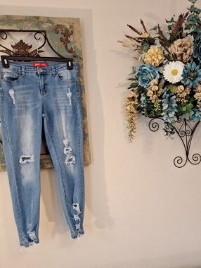 🔥🔥CLEARANCE ITEM🔥🔥GOGO Light Blue Distressed Skinny Jeans. Size 9